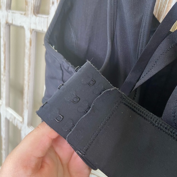 Lululemon strappy mesh 10 sports bra - Picture 7 of 7